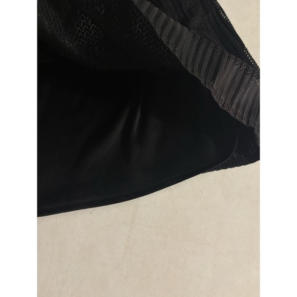 Olive & Oak Black Pleated Mini Skirt Chevron Mesh Overlay Elastic Waist Small - Picture 4 of 5